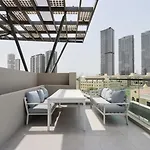 Livbnb - Stay At Signature Livings Penthouse, Jvc